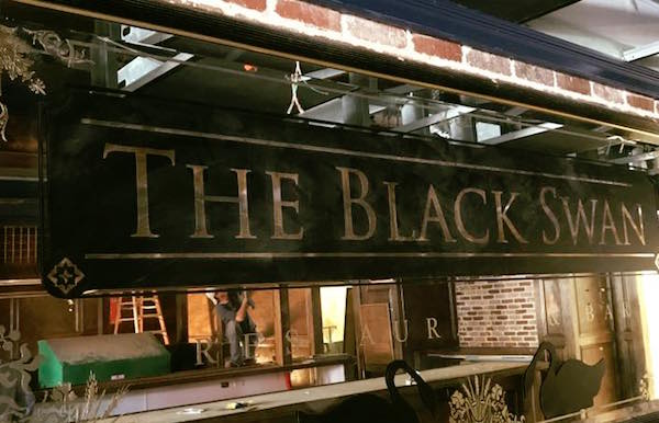 Black swan pub тайная комната